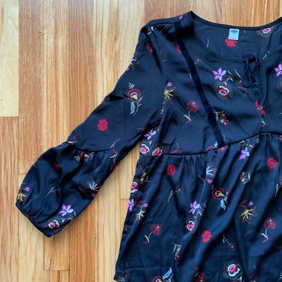Women’s Old Navy Flower Print Blouse - Picture 4 of 4